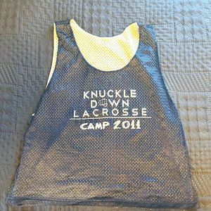 Knuckle Down Lacrosse Camp 2011 Vintage Mens Medium Pinnie Blue White Reversible